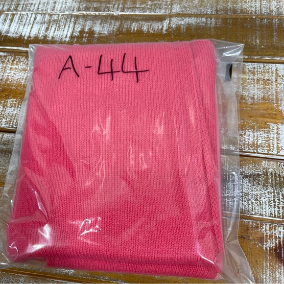 In2 by In Cashmere Solid Cashmere Topper Shawl In Hot Pink One Size - Picture 6 of 6